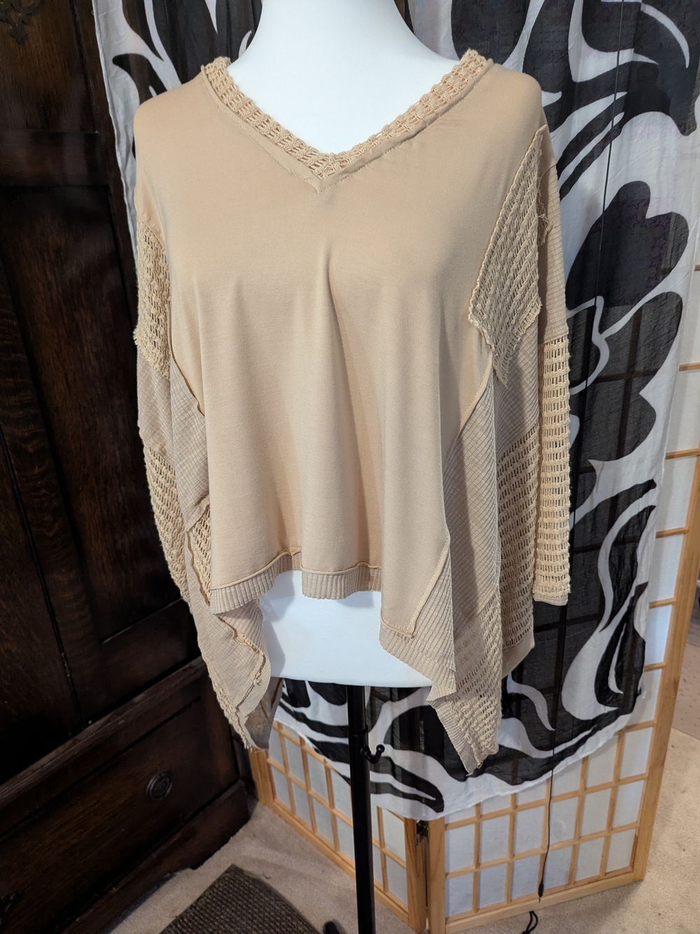 POL Beige V‑Neck Crochet Trim Tunic Top